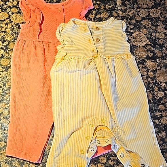 $3for12$$$Bundle 2 spring/summer 3 month sleeveless pants onesies - Picture 1 of 8